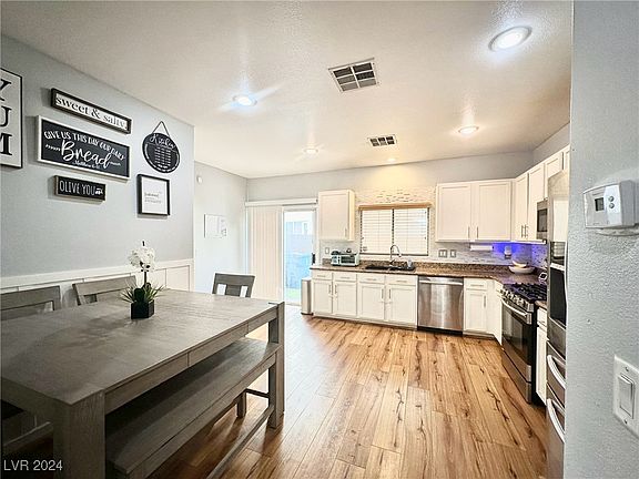 3rd image of 6824 Mesita Ave