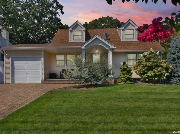 165 Toronto Avenue, Massapequa, NY 11758