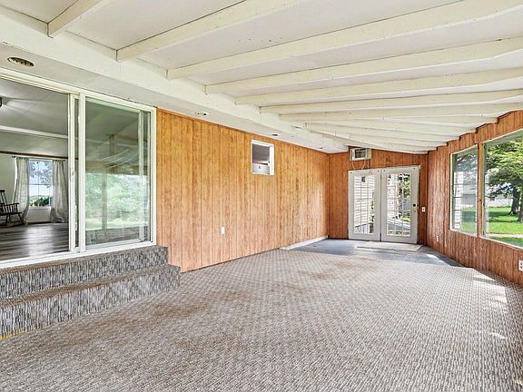 5th image of 953 Weaver Rd