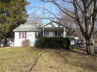1099 Maple Dr, Hermitage, PA
