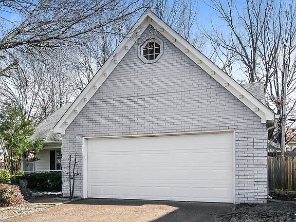 4th image of 8550 Highland Glen Cir N