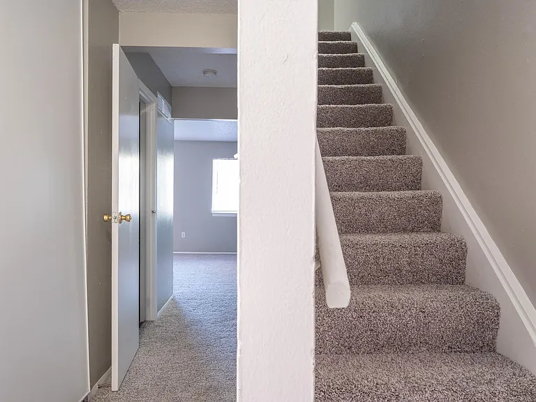 Timberline Apartments and Townhomes — Photo 2