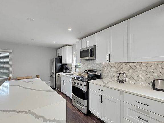 5th image of 10644 S Peoria St