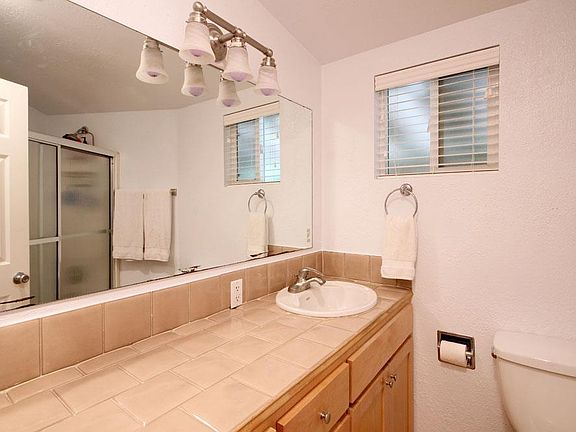 4th image of 1155 Country Club Dr
