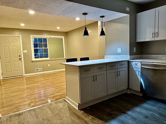 2nd image of 669 Queensgate Rd