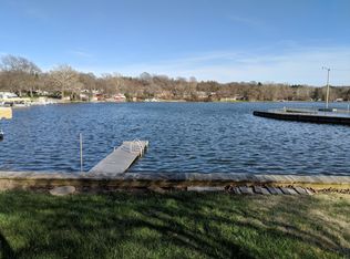 628 W Shore Dr, Pekin, IL
