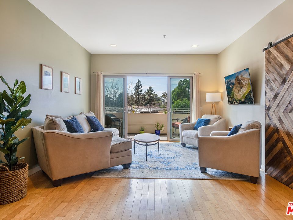 1st image of 5016 Bakman Ave Unit 301