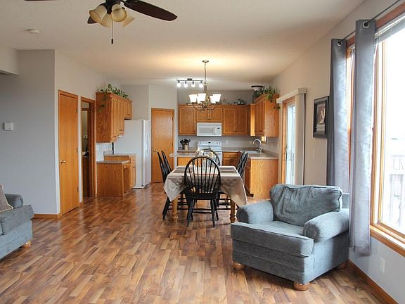 2nd image of 632 10th Ave NE