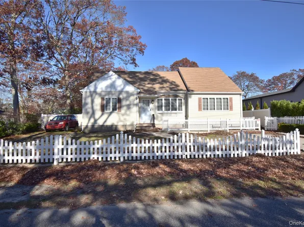 297 Clarice Boulevard, Holbrook, NY 11741