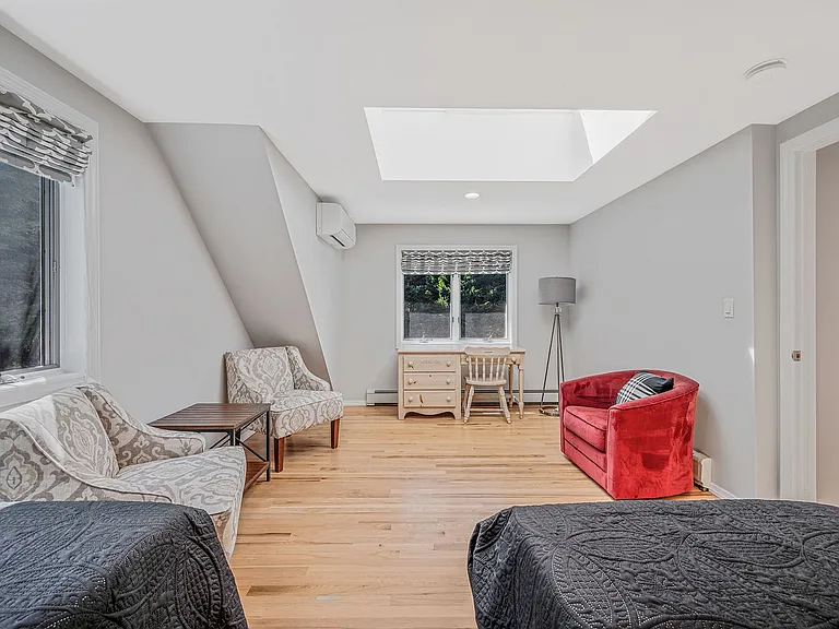 8 Paynes Ln — Photo 17