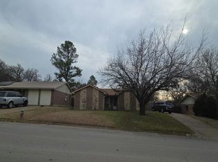 806 N Stewart St, Azle, TX 76020