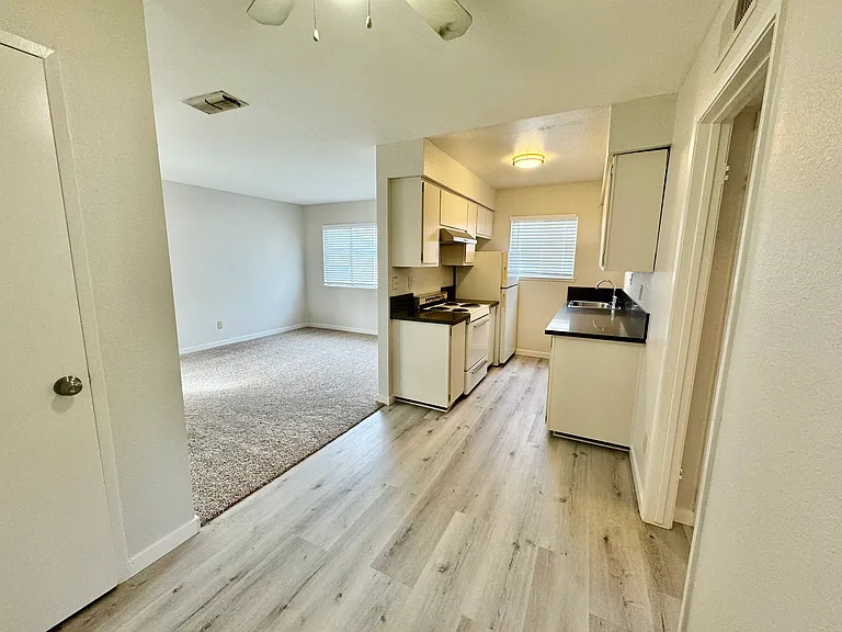 3335 J st — Photo 11