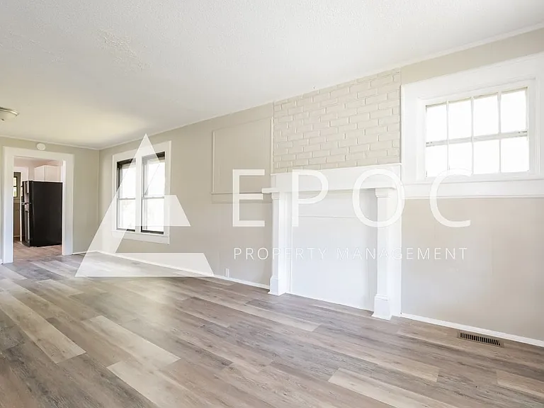 3225 Summit Ave — Photo 9