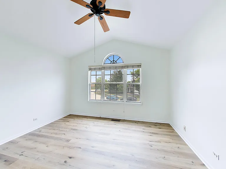 312 E Tall Oaks Ln — Photo 6