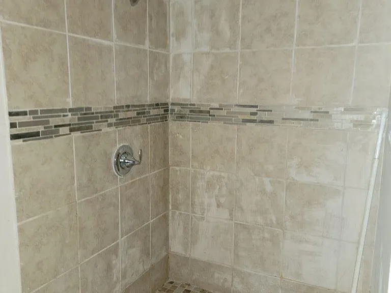 204 E Dullnig Ct — Photo 4