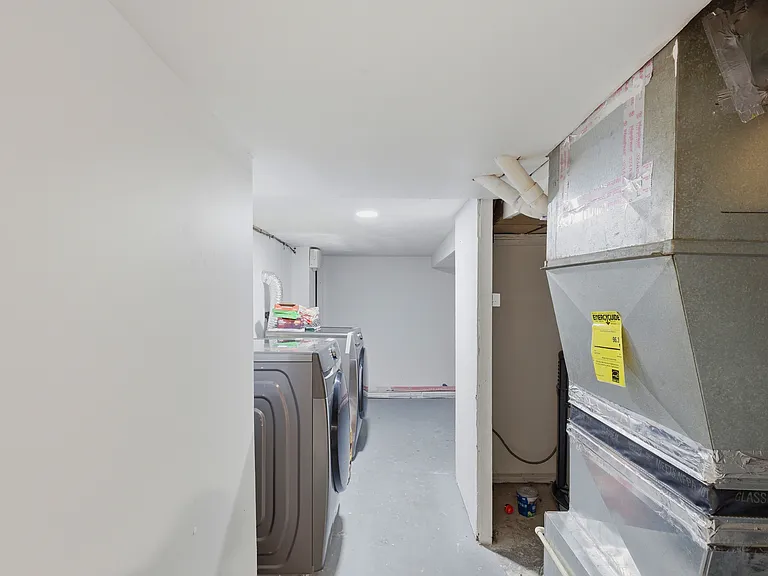 4318 Lawrence St — Photo 20