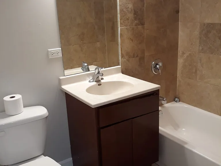 Ensuite Master Barthroom
