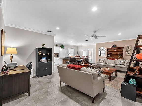 5th image of 5018 33RD AVENUE E