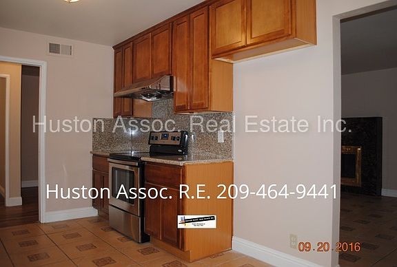 3rd image of 7220 Rosewood Dr