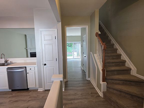 3rd image of 4246 Vienna Crest Dr