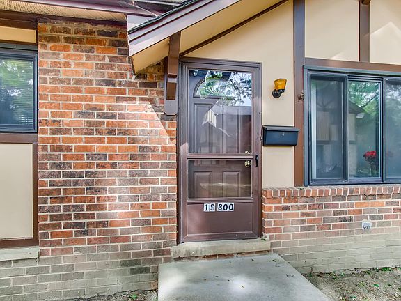 3rd image of 1S300 Windsor Ln