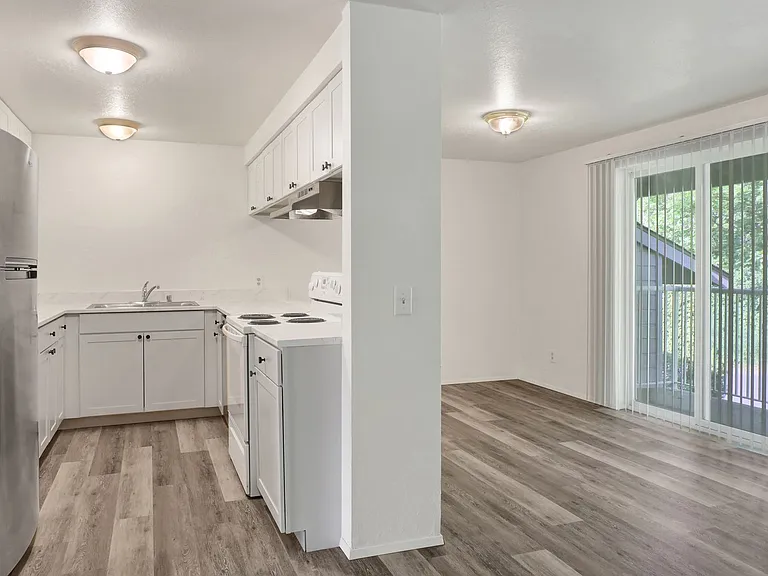 1060 York St — Photo 3
