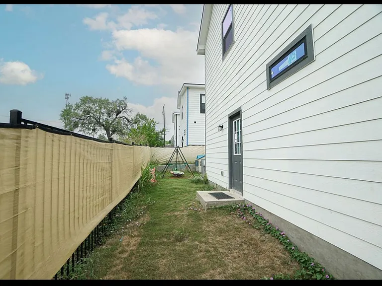 422 K St #103 — Photo 13
