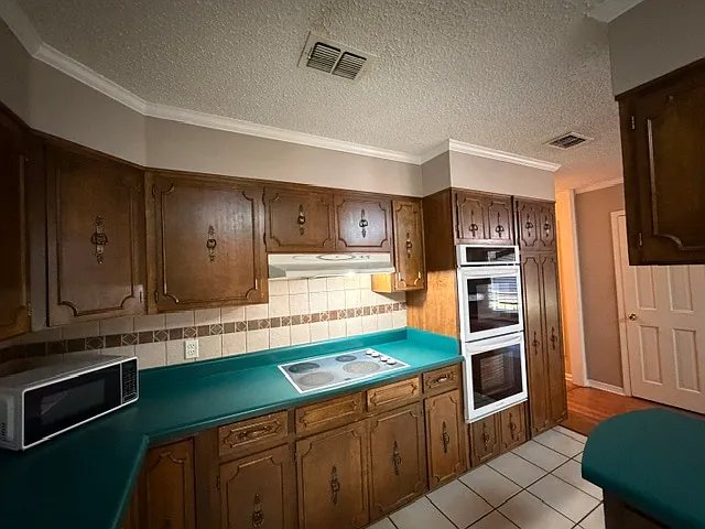 202 Adams Dr — Photo 17