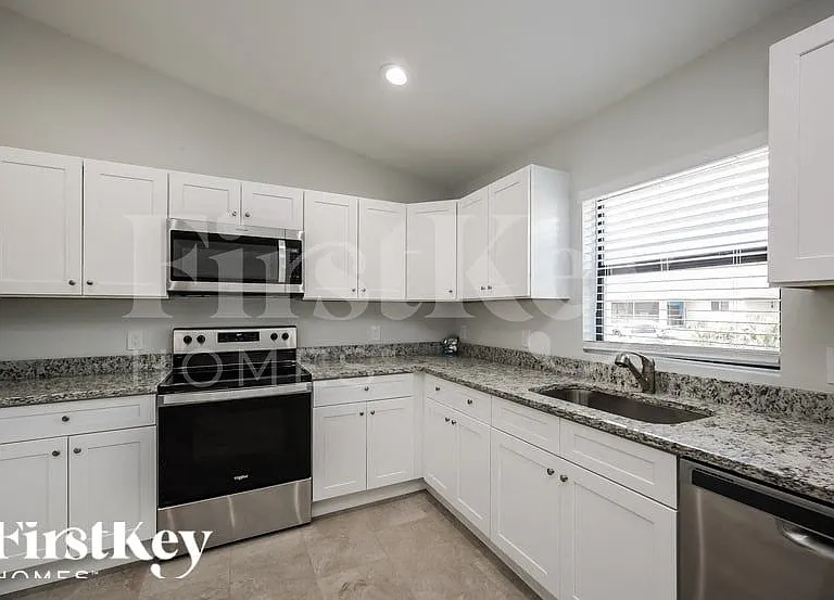 2506 63rd St W — Photo 5