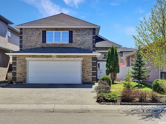 2nd image of 2123 E Laurier Cres