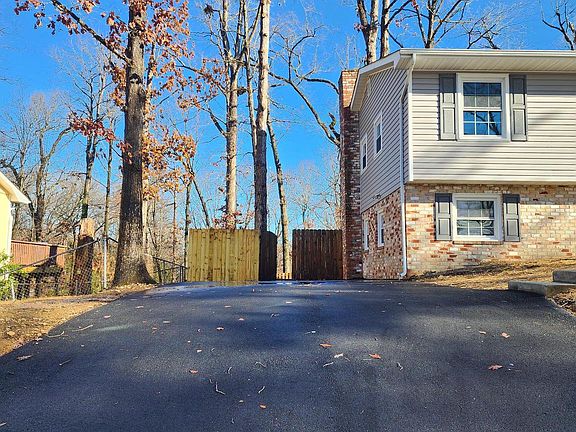 3rd image of 431 Deerwood Dr