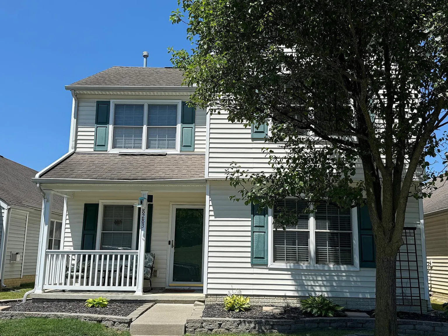 3 bed, 2.5 bath, 1720 sqft, $2,400 — Photo 1
