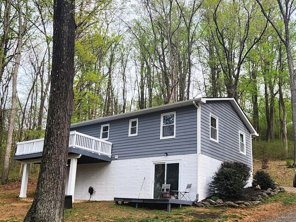 22 Lucke Way, Linden, VA 22642
