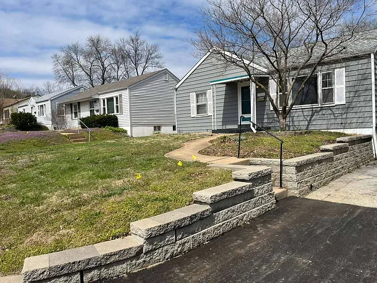 9813 Lullaby Ln — Photo 2