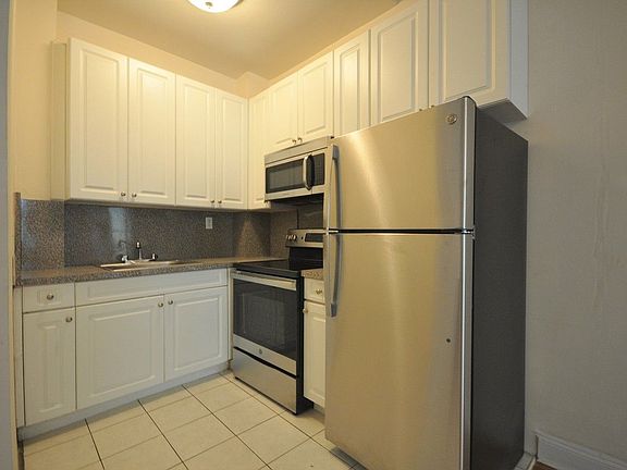 2nd image of 904 President St #4F