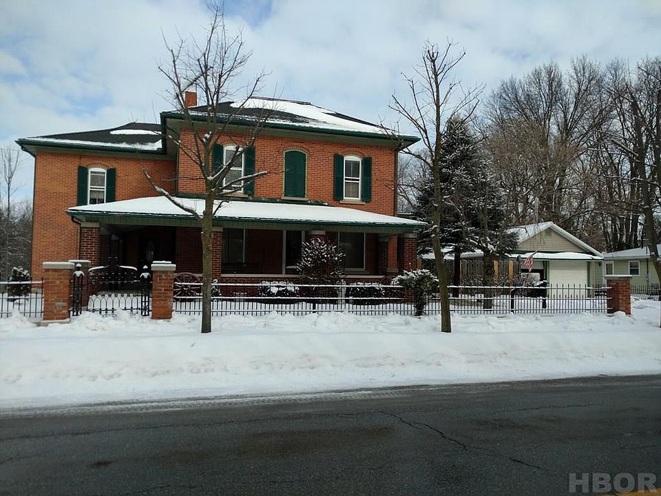 1st image of 300 E Saffell Ave