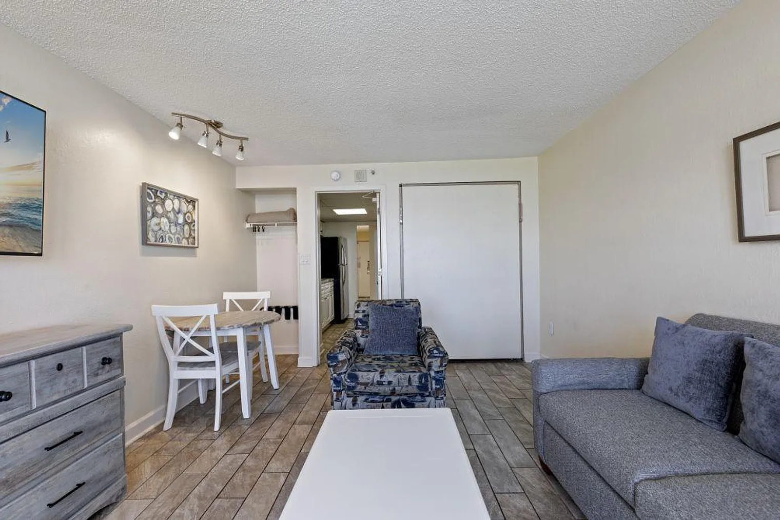 1 bed, 2.0 bath, 667 sqft, $3,244 — Photo 3