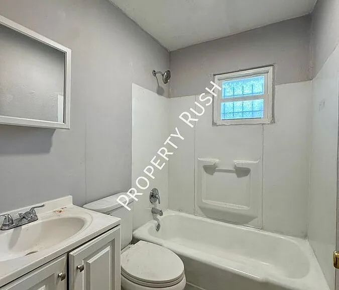708 W 47th St #A — Photo 10