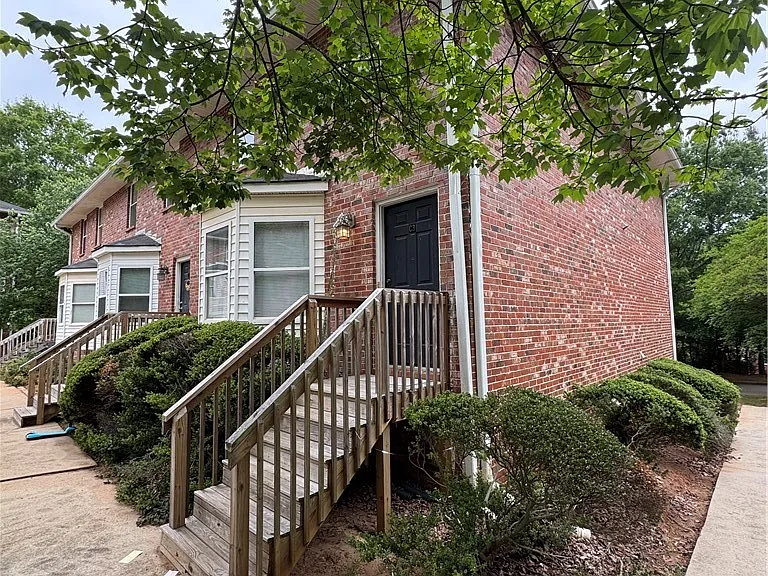 1850 Cedar Shoals Dr #C3 — Photo 2