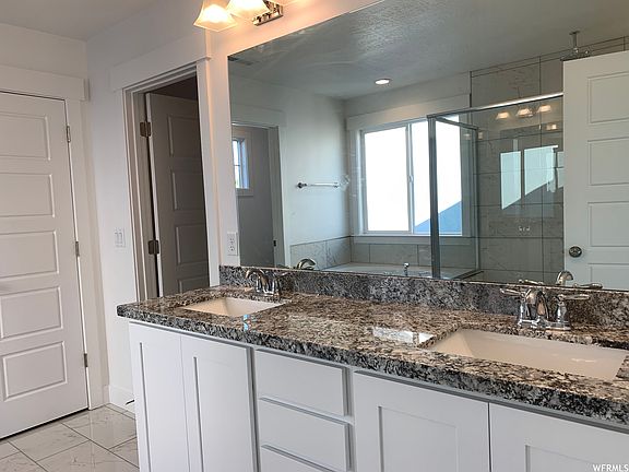 5th image of 981 W Fairfield Rd #1