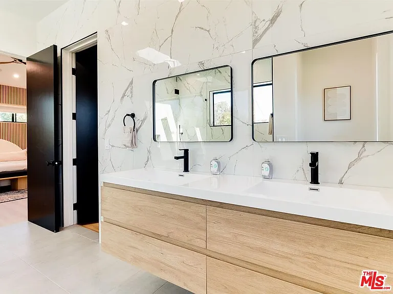 5929 Hesperia Ave — Photo 44