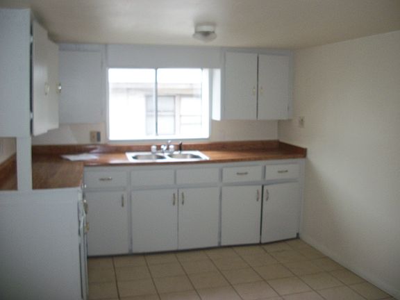 4th image of 24524 E Court St