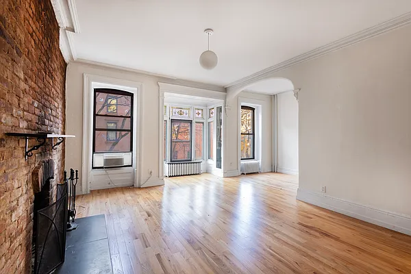 Rented by Compass | media 18