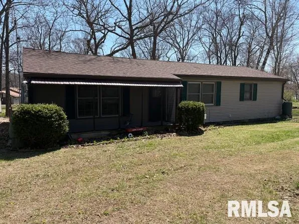 15871 N Lake Rd, Girard, IL 62640