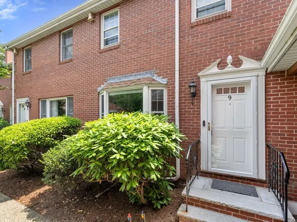 224 Park St APT C9, Stoneham, MA 02180
