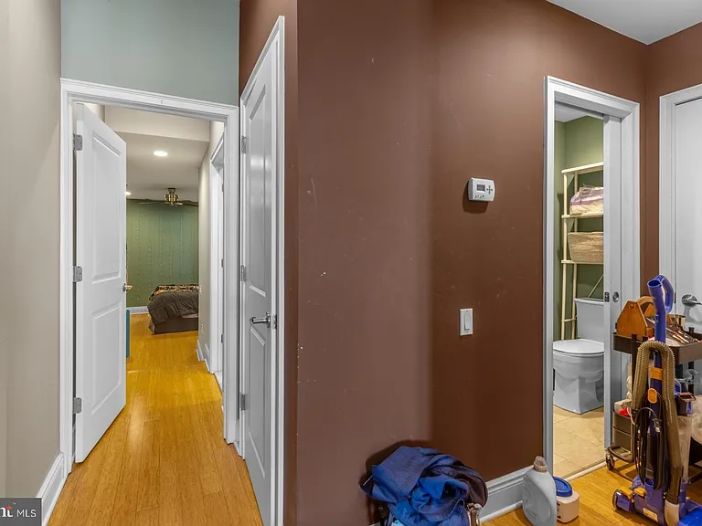 530 W Girard Ave #2 — Photo 8