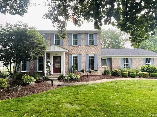 2887 Armstrong Dr, Lake Orion, MI 48360