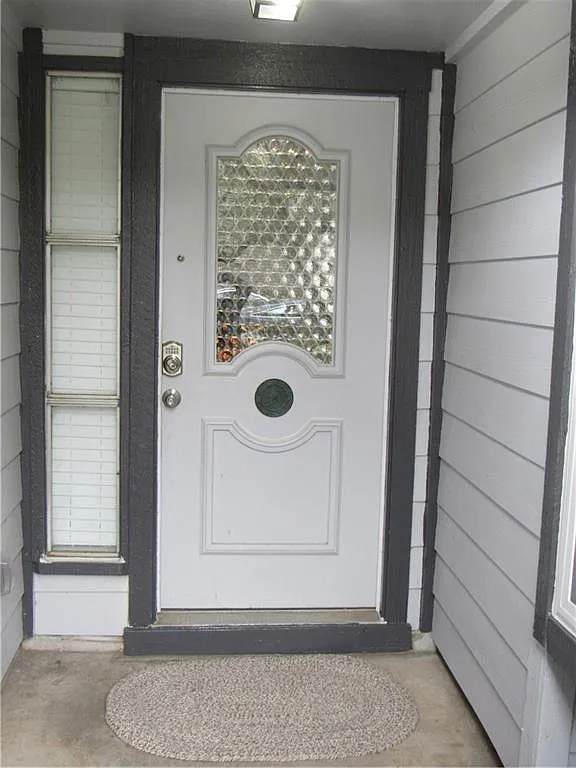 3 bed, 2.0 bath, 1328 sqft, $2,200 — Photo 3