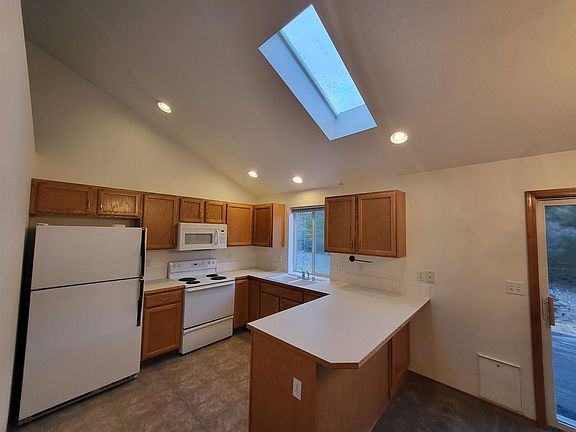 5th image of 811 E Country Hill Ct