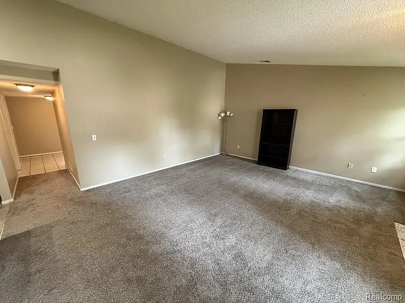 2 bed, 2.0 bath, 1373 sqft, $1,495 — Photo 3